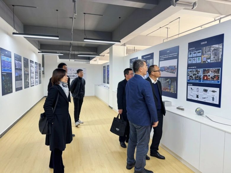 095306_963477_gsdt.jpg 095306_963477_gsdt.jpg