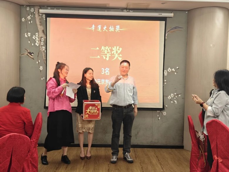 082257_757257_gsdt.jpg 082257_757257_gsdt.jpg