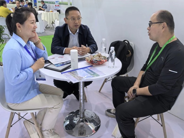 111509_400619_gsdt.jpg 111509_400619_gsdt.jpg