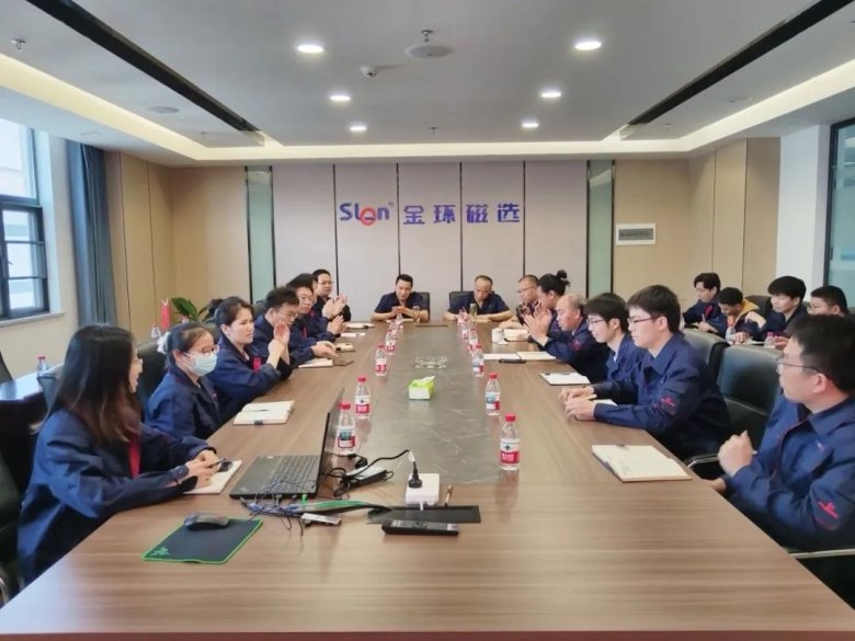 082901_521389_gsdt.jpg 082901_521389_gsdt.jpg