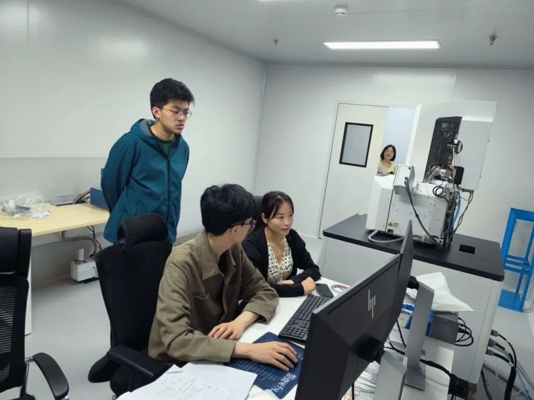 081048_054777_gsdt.jpg 081048_054777_gsdt.jpg