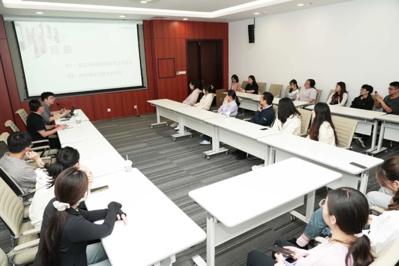 081703_547875_gsdt.jpg 081703_547875_gsdt.jpg