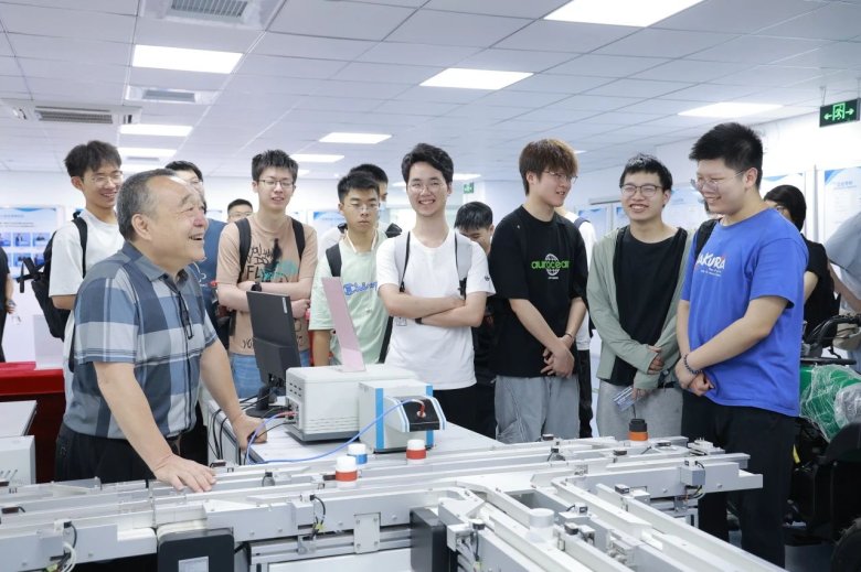 104800_416580_gsdt.jpg 104800_416580_gsdt.jpg